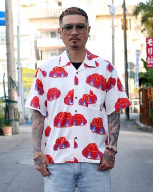 画像1: 【Ryukyu Pride Wear】Open Collar Shirt -花笠- (White/Red)