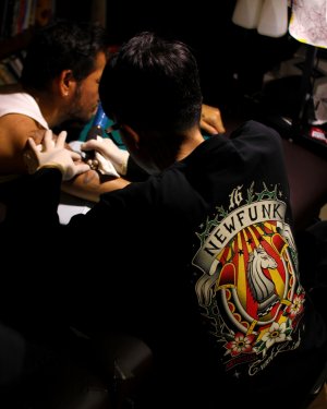 画像10: 【NEWFUNK】HORSE SHOE SHIRT / STORE 16th.Anniversary Design (Black)
